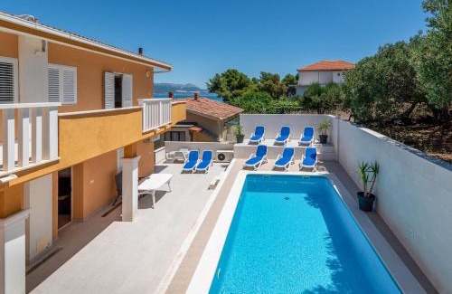 Arbanija Apartamento | Apartment Mornar-1 by Interhome