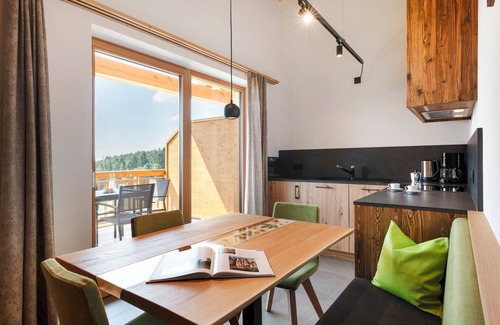 San Genesio Atesino Apartamento | Apartamento 'Moserhof Wohnung Salbei' con vistas a la montaña, balcón y Wi-Fi