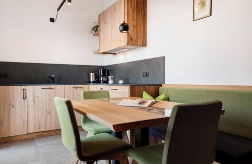 San Genesio Atesino Apartamento | Apartamento 'Moserhof Wohnung Salbei' con vistas a la montaña, balcón y Wi-Fi