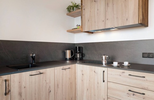 San Genesio Atesino Apartamento | Apartamento 'Moserhof Wohnung Salbei' con vistas a la montaña, balcón y Wi-Fi