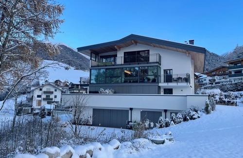 Terento Apartamento | Apartamento 'Mountain Stay Sunrise' con vistas a la montaña, jardín compartido y Wi-Fi