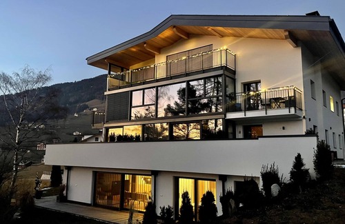Terento Apartamento | Apartamento 'Mountain Stay Sunrise' con vistas a la montaña, jardín compartido y Wi-Fi
