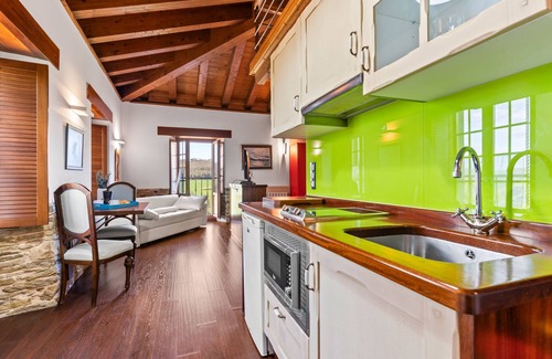 Vegadeo Apartamento | Apartamento 'Mr De Alborada Del Eo' con vistas a la montaña, Wi-Fi y aire acondicionado.