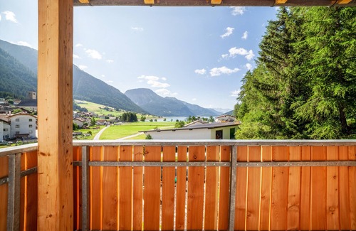 Resia Apartamento | Apartamento 'Mühlanderhof Apt Piz Lad' con vistas al lago, terraza compartida y Wi-Fi