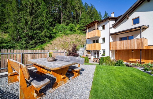 Resia Apartamento | Apartamento 'Mühlanderhof Apt Piz Lad' con vistas al lago, terraza compartida y Wi-Fi