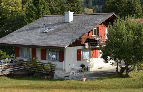 Saanenmoeser Apartamento | Apartamento Mutzli by Interhome