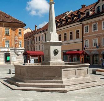 Kranj Apartamento | Apartment Na skali