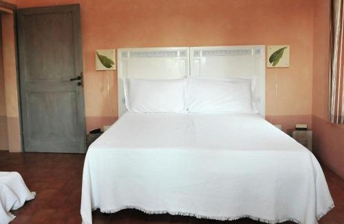 Castiglione del Lago Casa | Apartment near Lake Trasimeno with Pool