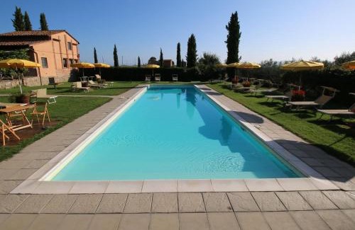 Castiglione del Lago Casa | Apartment near Lake Trasimeno with Pool
