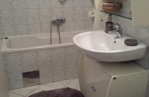 Kastel Stafilic Apartamento | Apartment near beach + free parking