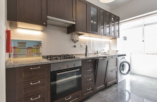 Alto do Pina Apartamento | Apartamento cerca de Fonte Luminosa * 2BD CENTRAL APT *