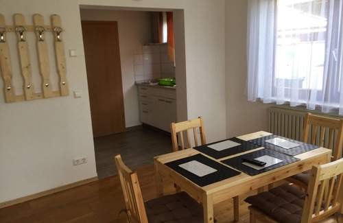 Meckenbeuren Apartamento | Apartamento cerca del lago Constanza, recién renovado