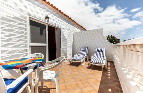 Bahia Calma Apartamento | Apartment near the beach, big terrace with nice sea views, wifi and parking