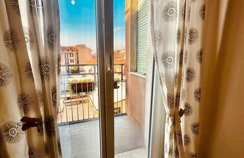 Affori Apartamento | Apartamento 'Nela' con balcón y Wi-Fi
