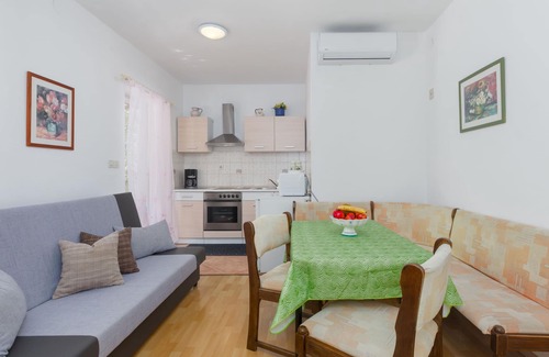 Kosinozici Apartamento | Apartamento Nena by Interhome