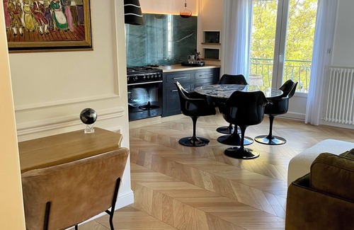 Les Halles - Valliere Apartamento | Apartment nestled in the trees