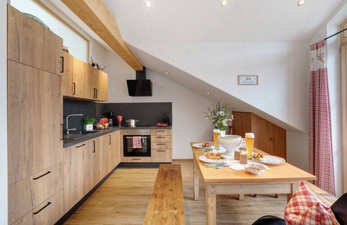 Hoslwang Apartamento | Apartamento 'Neubau - Freundliche' con vistas a la montaña, jardín compartido y Wi-Fi