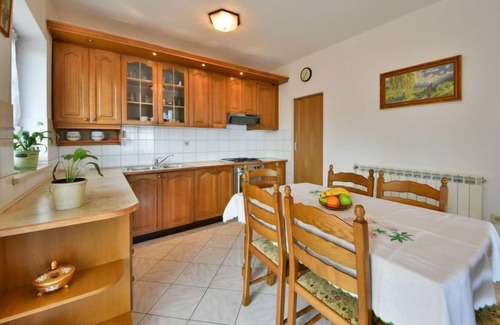 Icici Apartamento | Apartamento Nives by Interhome