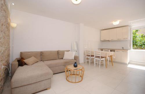 Cove Rogacic Apartamento | Apartment Nives