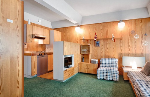 Marilleva Apartamento | Apartamento "Nives" con vistas a las montañas, piscina cubierta y Wi-Fi