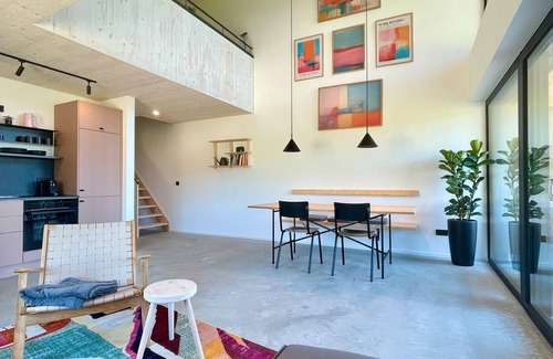 Sigmarszell Apartamento | Apartamento 'Noir' con vistas a la montaña, balcón y Wi-Fi