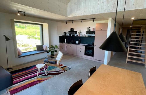 Sigmarszell Apartamento | Apartamento 'Noir' con vistas a la montaña, balcón y Wi-Fi