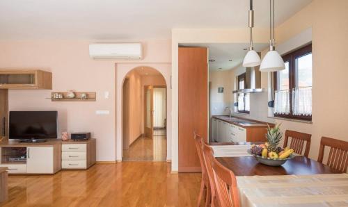 Kastel Novi Apartamento | Apartment Novi