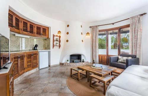 Son Moja Apartamento | Apartment Oasis Cala Santanyi with shared pool