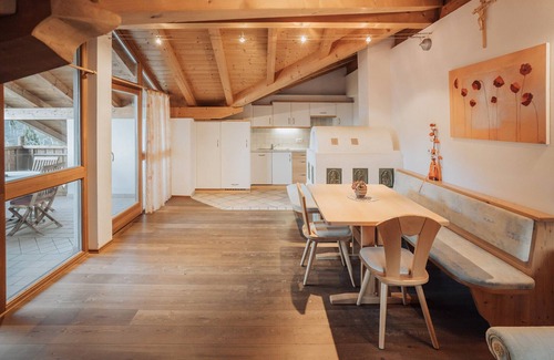 Rifiano Apartamento | Apartamento 'Oberegghof Hahnenkamm' con vistas a la montaña y Wi-Fi