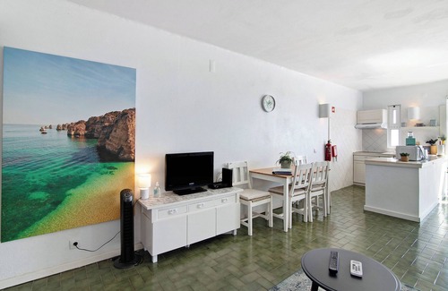 Patio Apartamento | Apartamento "Ocean View Hakuna Matata" con piscina compartida y Wi-Fi