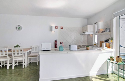 Patio Apartamento | Apartamento "Ocean View Hakuna Matata" con piscina compartida y Wi-Fi