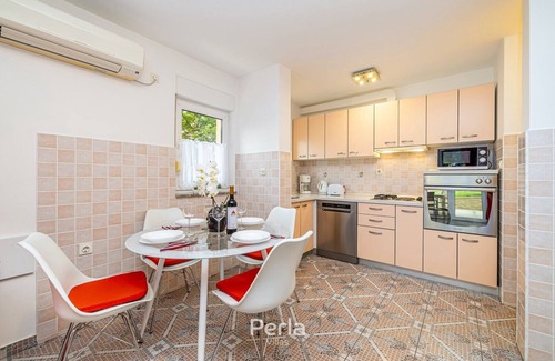 Vinkuran Apartamento | House BARBARA / apartment OLIVE with private garden 250m2