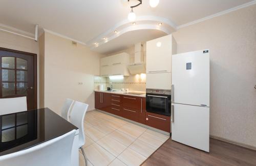 Pozniaky Apartamento | Apartment on Akhmatovoyi 32/18
