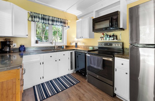 Richmond Hill Apartamento | Apartment on Deep Water with King Bed