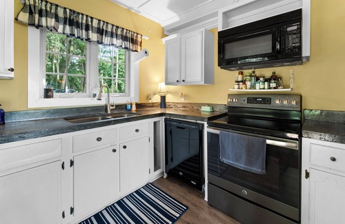 Richmond Hill Apartamento | Apartment on Deep Water with King Bed