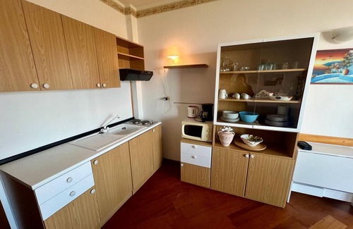 Solarolo Apartamento | "On the Beach Manerba del Garda" con vistas al lago, piscina, jardín y Wi-Fi