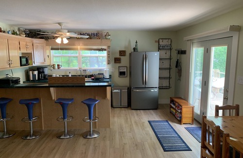 Hiawassee Apartamento | Apartment on Lake Front property- deep water pontoon/boat slip and swimming dock