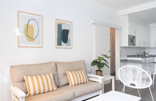 Poris de Abona Apartamento | Apartamento en la playa, zona de trabajo y parking privado - PillowAbroad