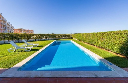 Armacao de Pera Apartamento | Apartamento en las afueras de Armacao de Pera con vista al mar