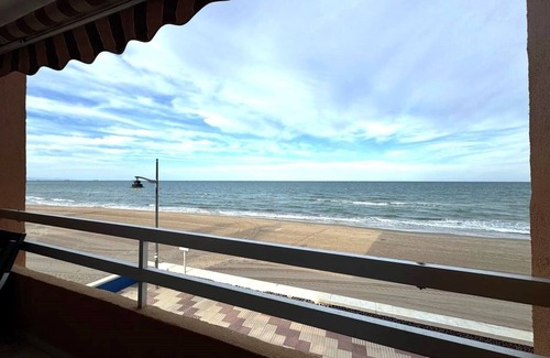 El Perelló Apartamento | Apartment on the BEACHFRONT, stunning sunrises and sunsets.