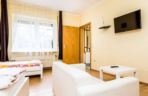 Muelheim Apartamento | Apartment on the ground floor (W3) - 2x bedrooms - 5 single beds