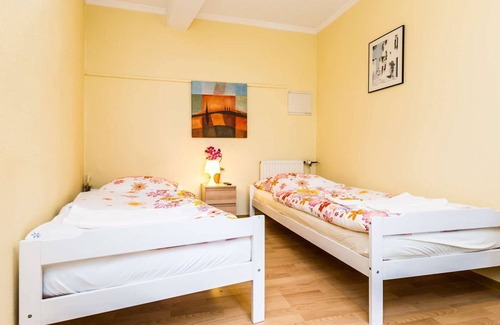 Muelheim Apartamento | Apartment on the ground floor (W3) - 2x bedrooms - 5 single beds
