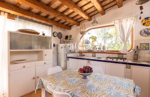 Cornino Apartamento | Apartamento vacacional "Open Space Sul Mare" con vistas al mar, 3 terrazas y Wi-Fi