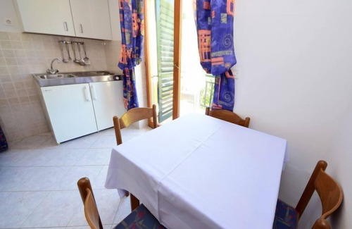 Stankovici Apartamento | Apartamento Orebić by Interhome