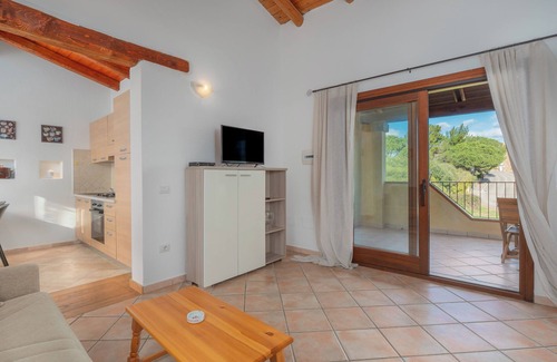 Baia Caddinas Apartamento | Apartamento 'Orizzonti 31' con vistas al mar, terraza privada y aire acondicionado
