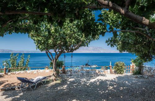 Kolymbari Casa | apartment over the sea Private place to swim