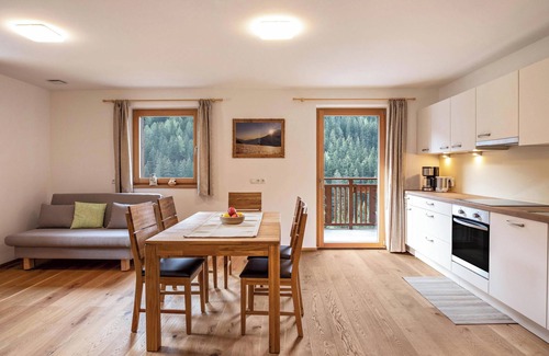 Sarentino Apartamento | Apartamento "Pfattenspitz - Maurerhof" con vistas a la montaña, Wi-Fi y jardín