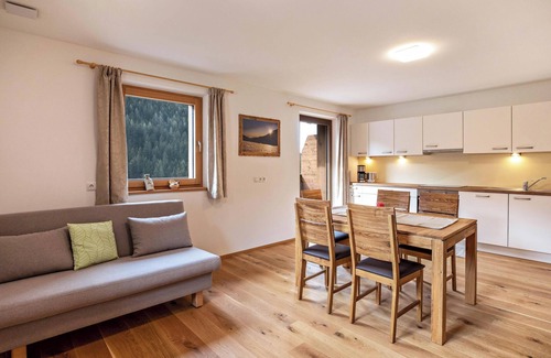 Sarentino Apartamento | Apartamento "Pfattenspitz - Maurerhof" con vistas a la montaña, Wi-Fi y jardín