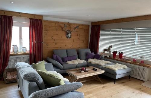 Meierhof Apartamento | Apartment Palueda in Davos-Dorf