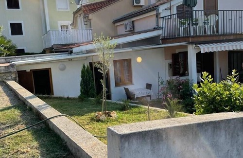 Milcetici Apartamento | Apartments Pape / Apartment Pape Studio no. 1